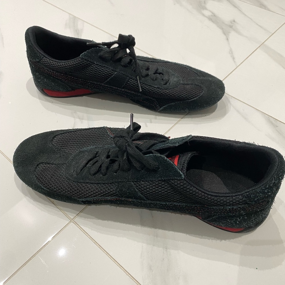 Puma Men's Black and Red Athletic Sneakers
